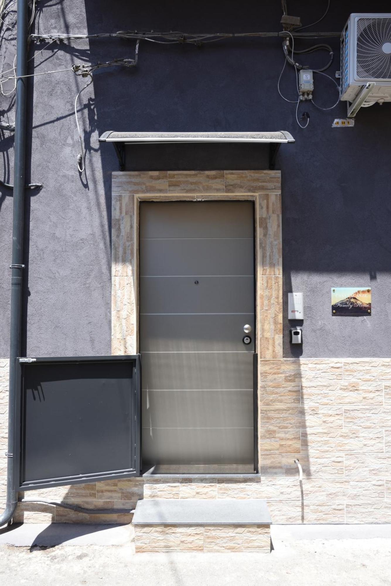 Family House Apartment Catania Exterior photo